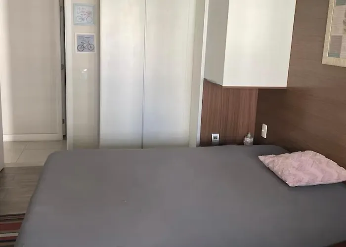 Quarto de hóspedes em apartamento familiar Rio de Janeiro